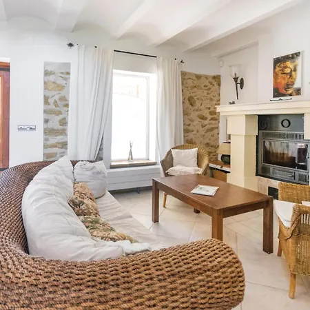 Beautiful In With Kitchen Holiday home
