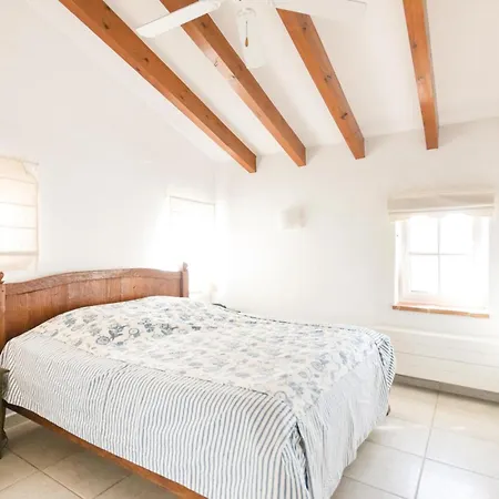 Beautiful In With Kitchen Holiday home